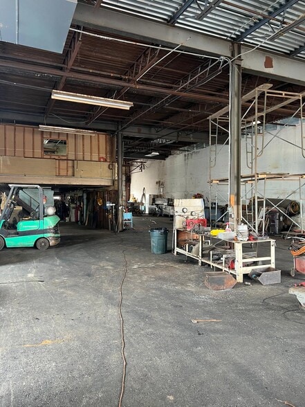 More Photos Of 9512 Railroad Ave, North Bergen Warehouse For Sale