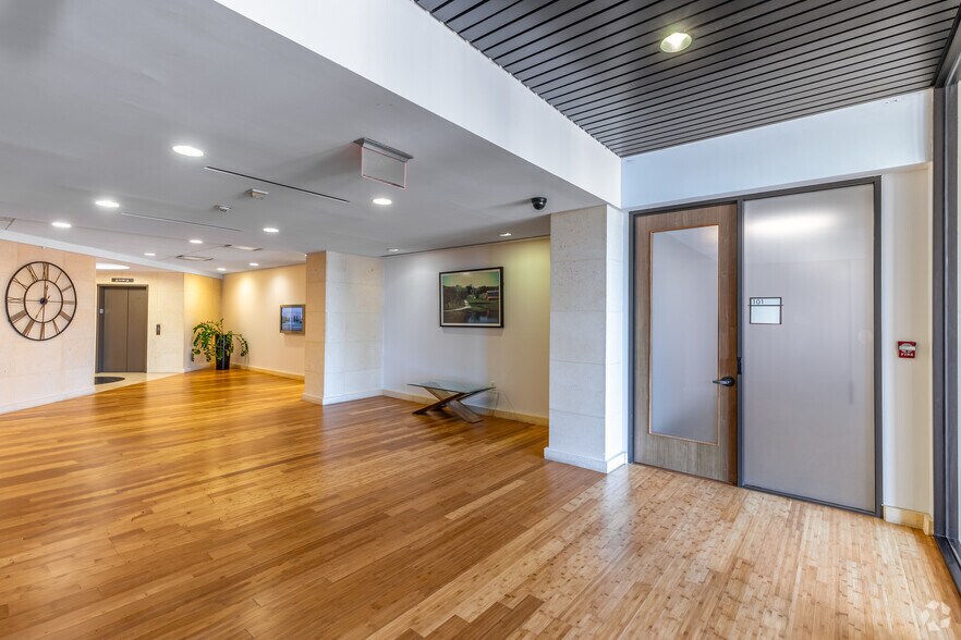 More Photos Of 13465 Midway Rd, Farmers Branch Coworking Space