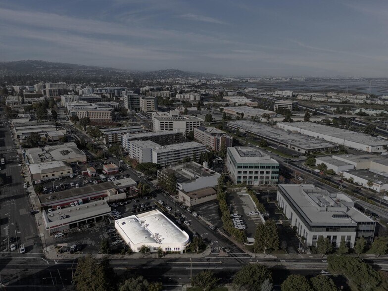 More Photos Of 1023 Chestnut St, Redwood City Research And Development For Sale
