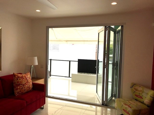 More Photos Of 560-562 S Indian Canyon Dr, Palm Springs Storefront Retail Residential For Lease