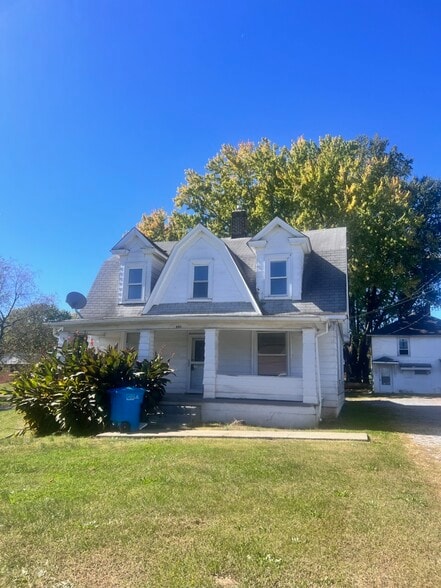 Primary Photo Of 640 36th St NW, Roanoke Apartments For Sale