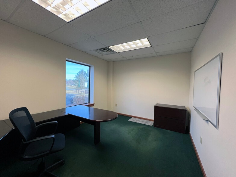 More Photos Of 10 Corporate Dr, Halfmoon Flex For Lease