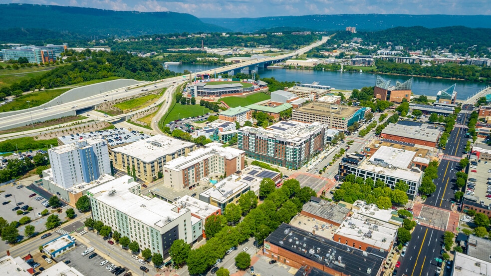 More Photos Of 420 Broad St, Chattanooga Storefront For Lease