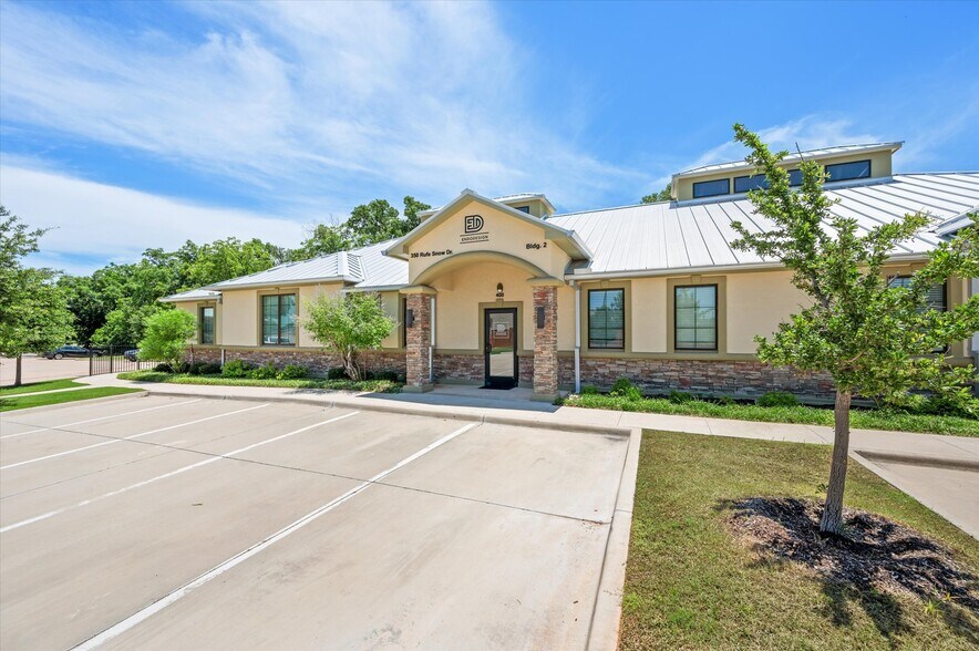 Primary Photo Of 350 Rufe Snow Dr, Keller Medical For Lease