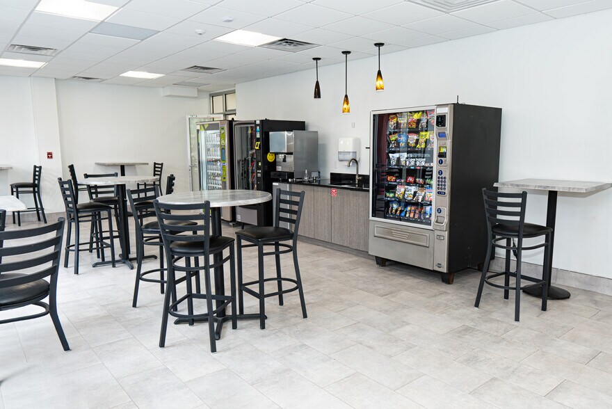 More Photos Of 3733 University Blvd W, Jacksonville Office For Lease