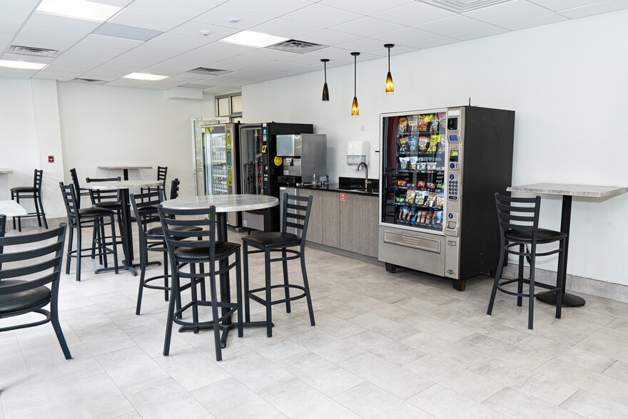 More Photos Of 3733 University Blvd W, Jacksonville Office For Lease