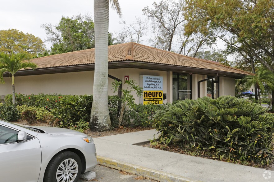 Primary Photo Of 3920 Bee Ridge Rd, Sarasota Medical For Lease