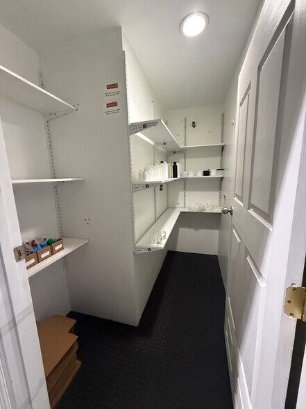 More Photos Of 930 N 1430 W, Orem Manufacturing For Lease