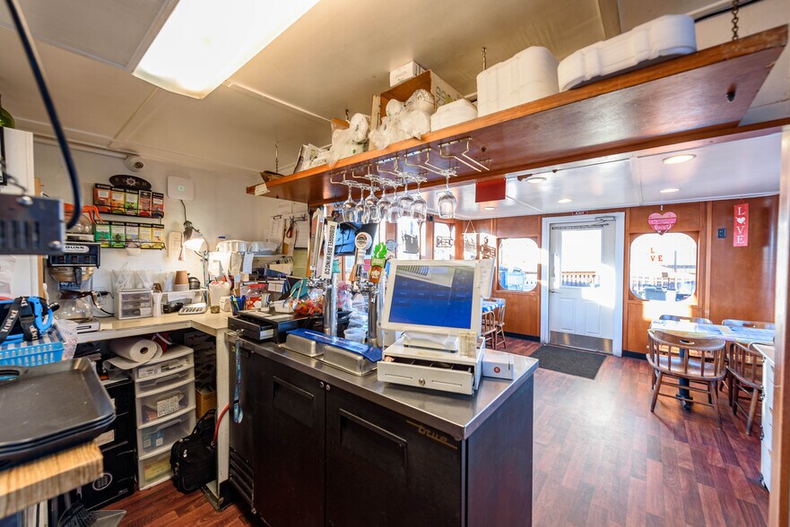 More Photos Of 102 Hall Ave, Coos Bay Restaurant For Sale
