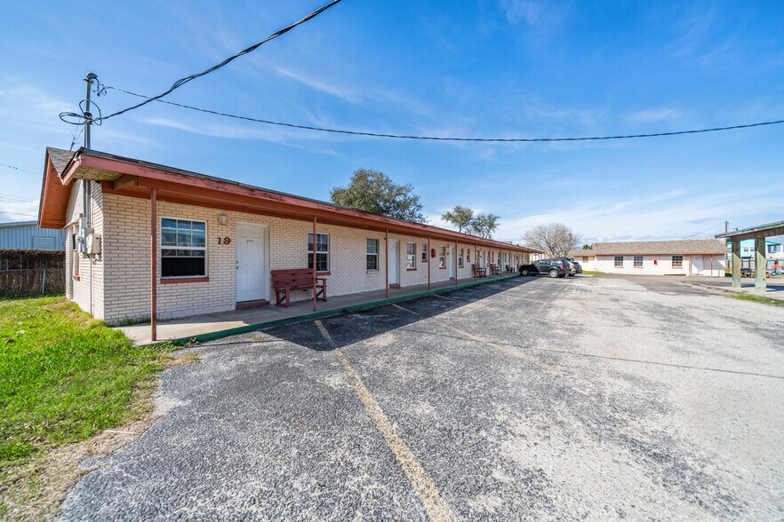 More Photos Of 309 S Fulton Beach Rd, Rockport Hotel For Sale
