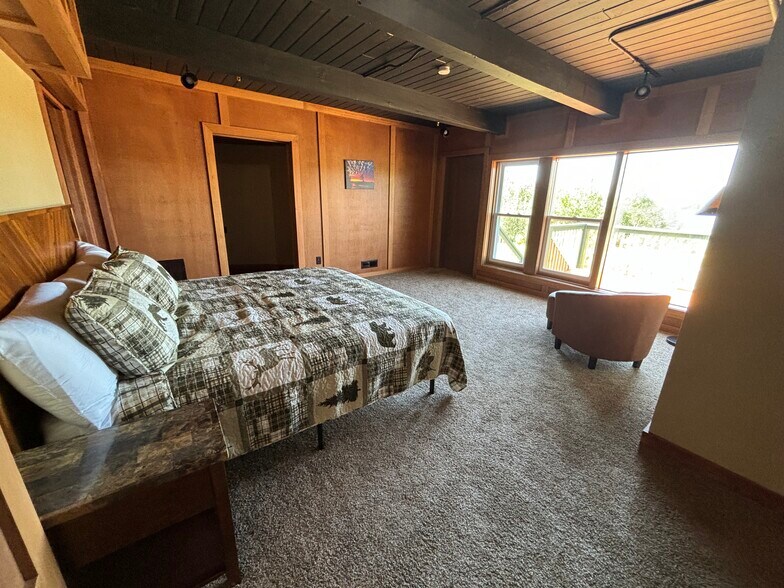 More Photos Of 501-550 Quadna Rd, Hill City Hotel For Sale