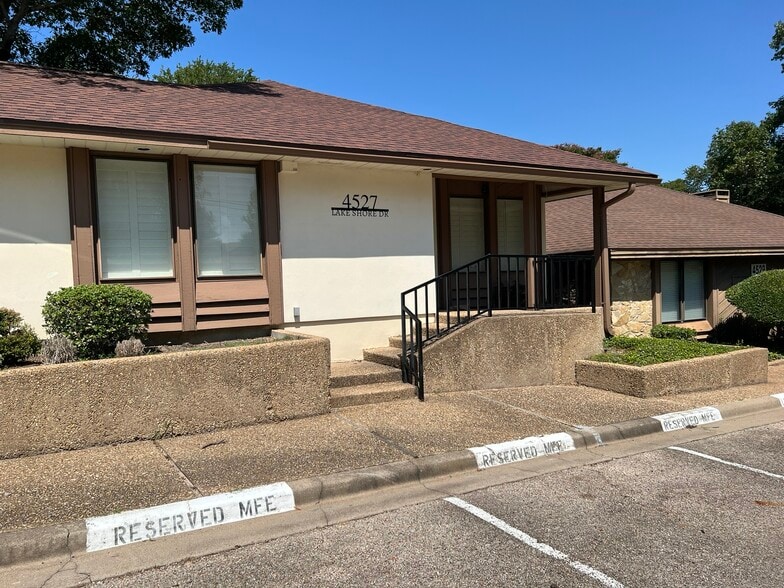 Primary Photo Of 4527 Lake Shore Dr, Waco Office For Lease