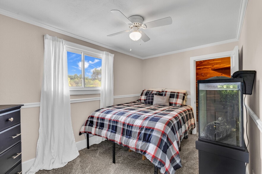 More Photos Of 5643 Yankee St, Fredericktown Specialty For Sale