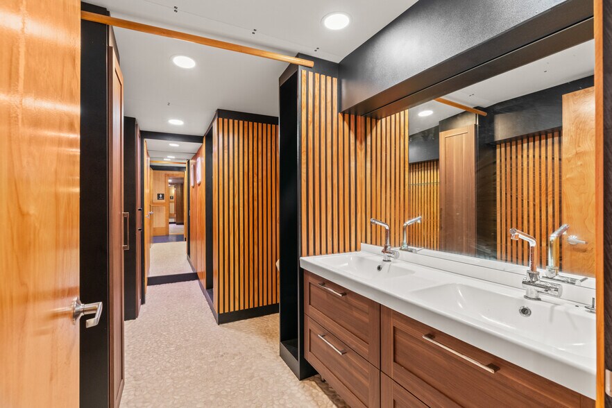 More Photos Of 3075 NW South River Dr, Miami Storefront Retail Office For Lease