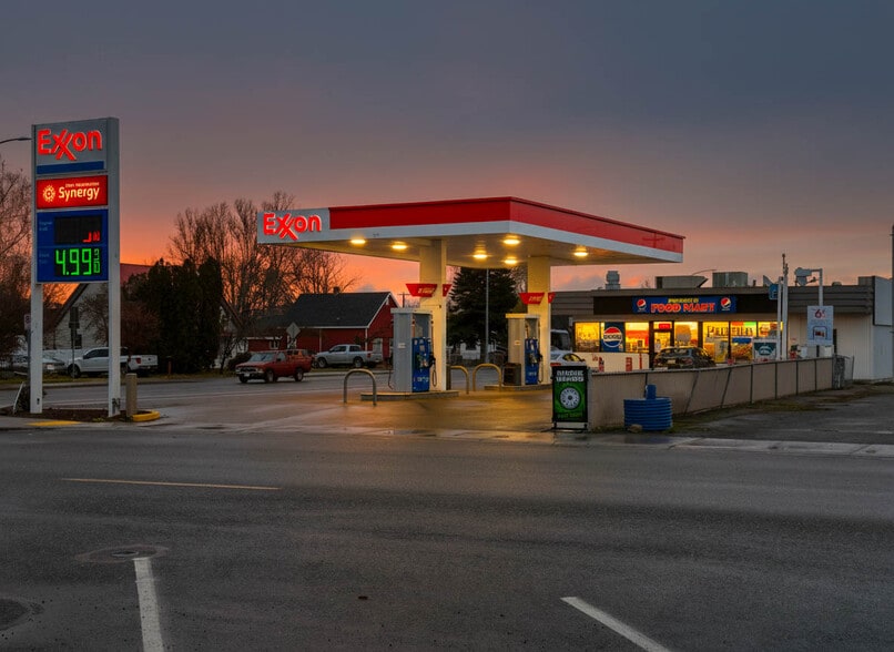 Primary Photo Of 1303 Wine Country Rd, Prosser Service Station For Sale