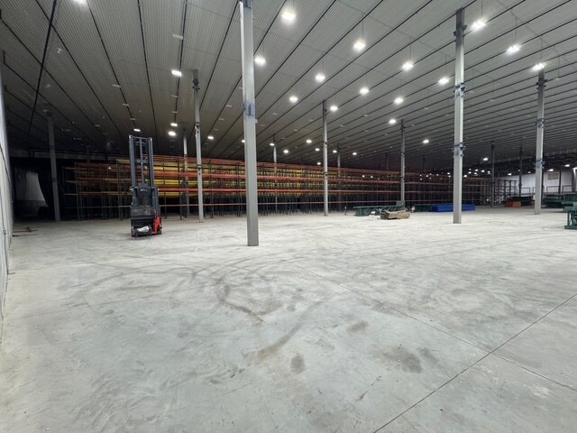 More Photos Of 200 S Pemberton Rd, Pemberton Distribution For Lease