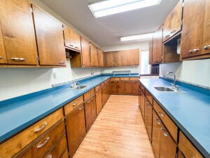 More Photos Of 717 - 719 Main Ave, Brookings Medical For Sale