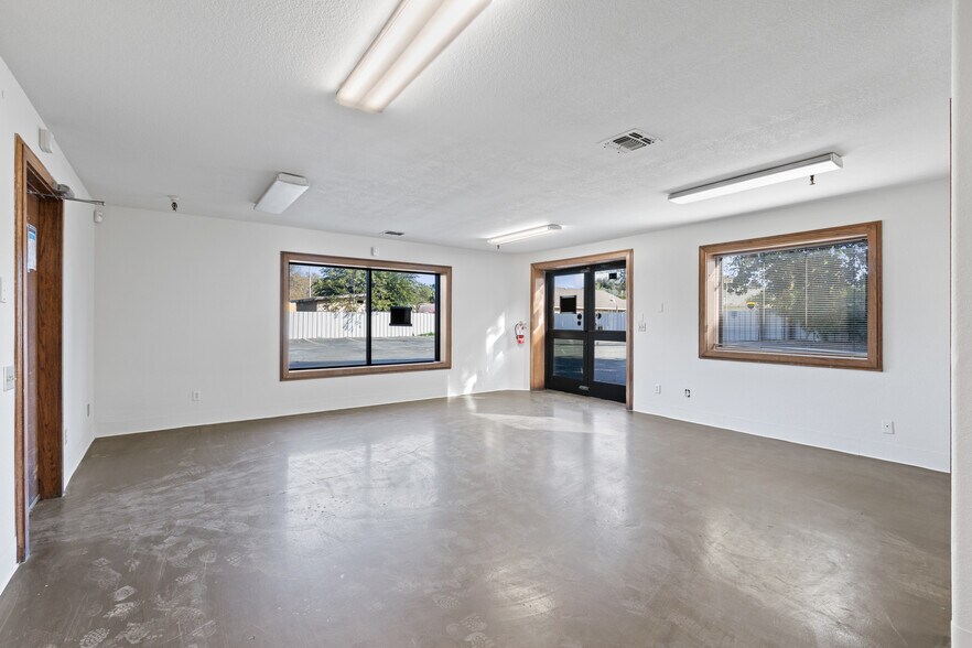 More Photos Of 3904 Winters St, Sacramento Warehouse For Lease