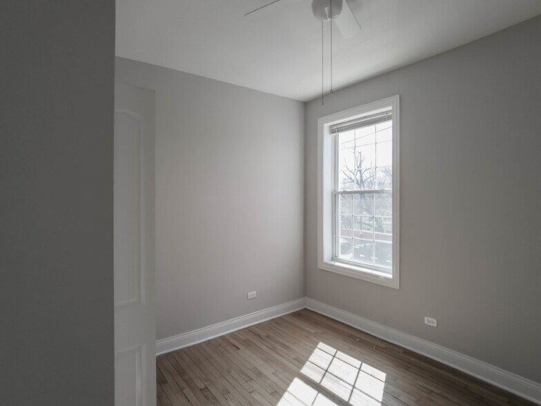 More Photos Of 4401-4403 N Clark St, Chicago Apartments For Lease