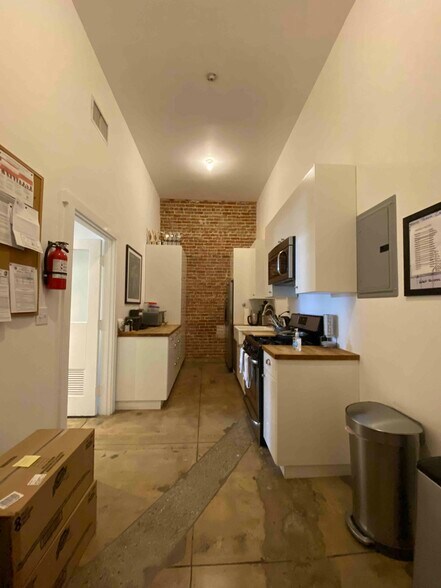 More Photos Of 5009-5011 York Blvd, Los Angeles Storefront For Sale