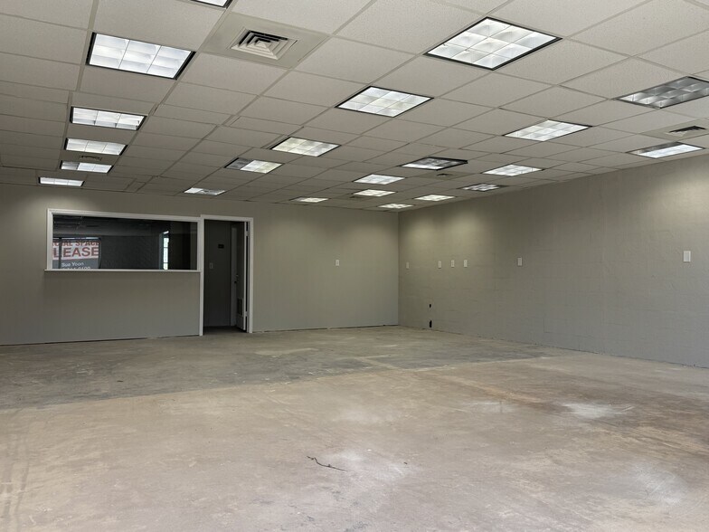More Photos Of 2111-2113 W Main St, Norman Freestanding For Lease