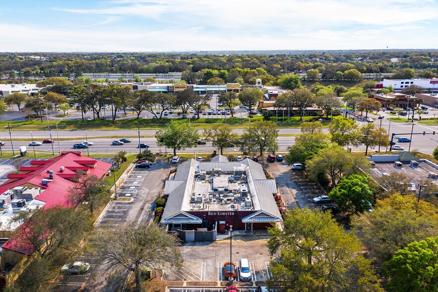 More Photos Of 7373 W Colonial Dr, Orlando Restaurant For Lease