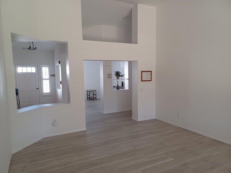 More Photos Of 13943 Trigger Ln, Victorville Healthcare For Sale