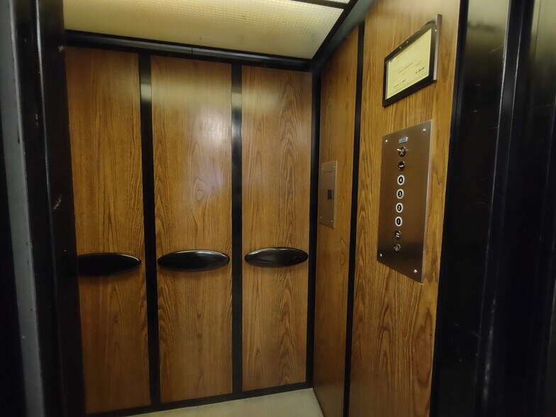 More Photos Of 1 Mill Plz, Laconia Office For Sale