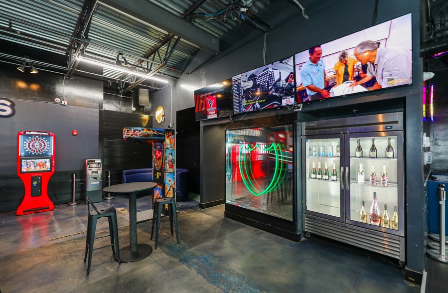 More Photos Of 7280 UTSA Blvd, San Antonio Freestanding For Lease