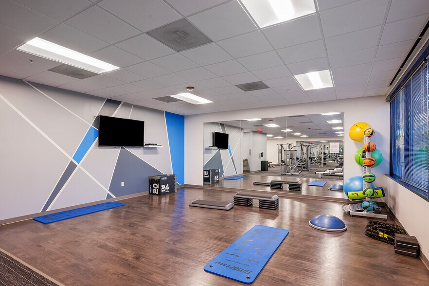 More Photos Of 12802 Tampa Oaks Blvd, Tampa Office For Lease