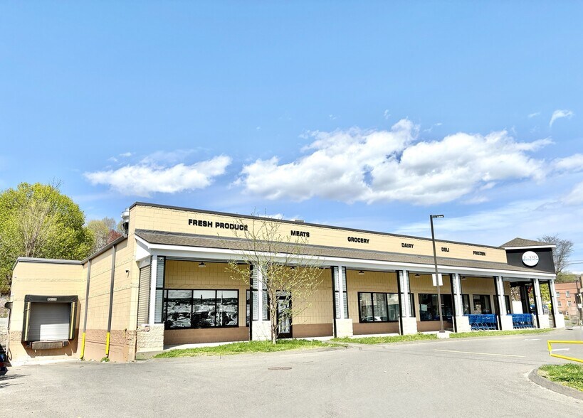 More Photos Of 96 Grove St, Waterbury Supermarket For Sale