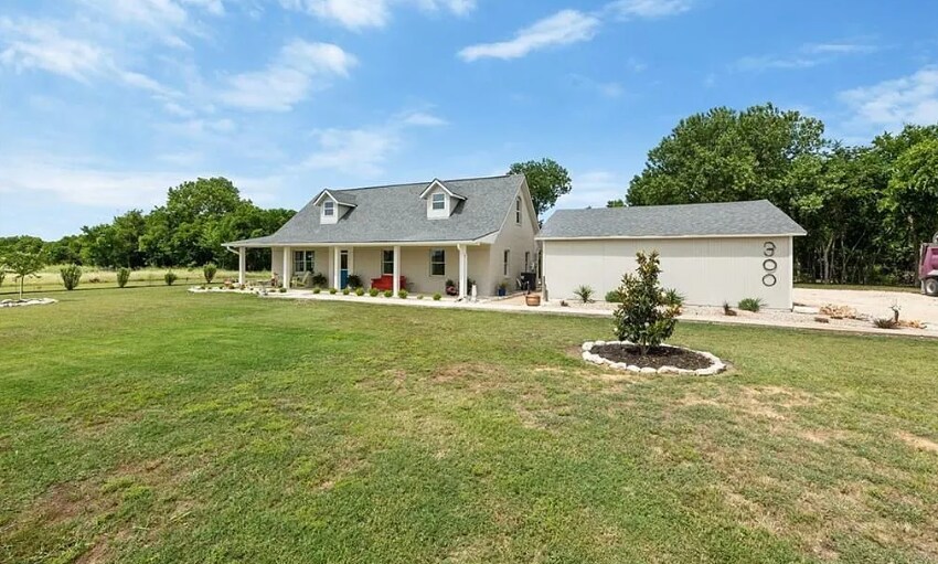 Primary Photo Of 296-300 Carmel Creekside Dr, Hutto Office Residential For Lease