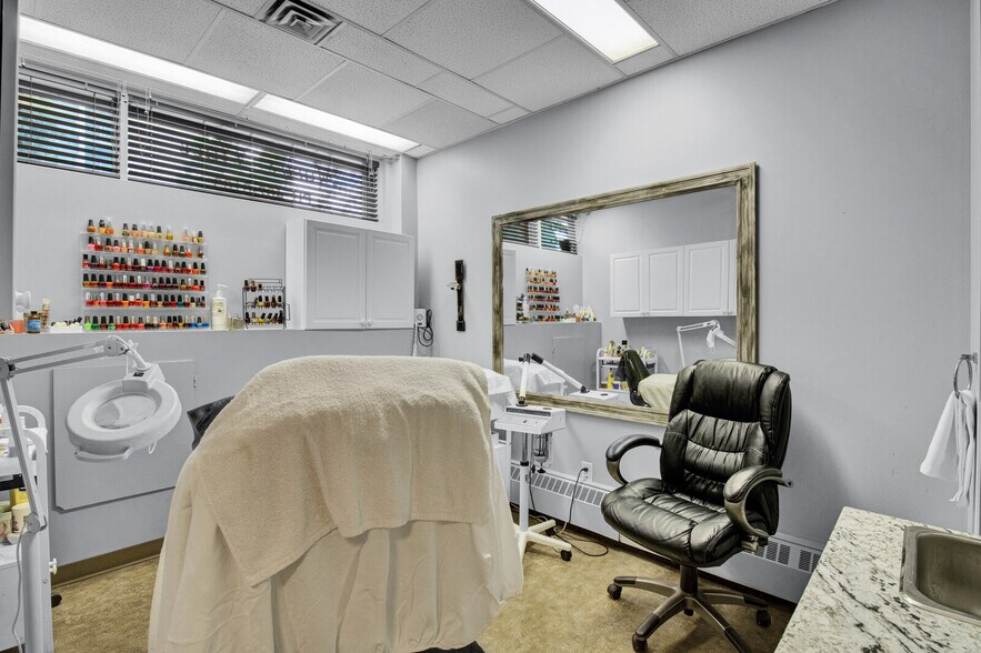 More Photos Of 11520 100 Av NW, Edmonton Apartments For Sale