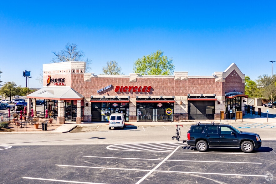 More Photos Of 11075 W IH-10, San Antonio General Retail For Lease