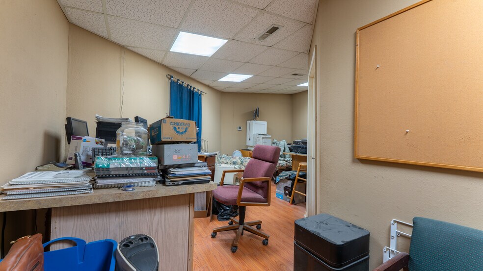 More Photos Of 19850 Houston Rd, Lebanon Showroom For Sale