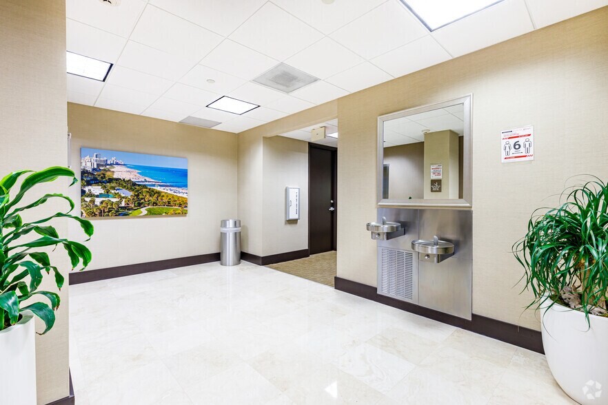 More Photos Of 2000 Glades Rd, Boca Raton Office For Sale