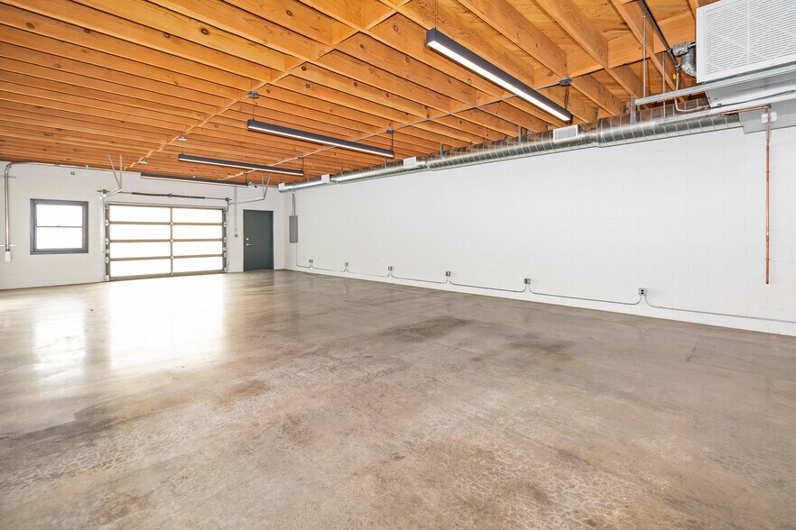 More Photos Of 1732 Victory Blvd, Glendale Loft Creative Space For Lease