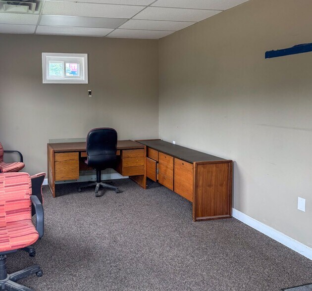 More Photos Of 10926 Lin Valle Dr, Affton Warehouse For Lease