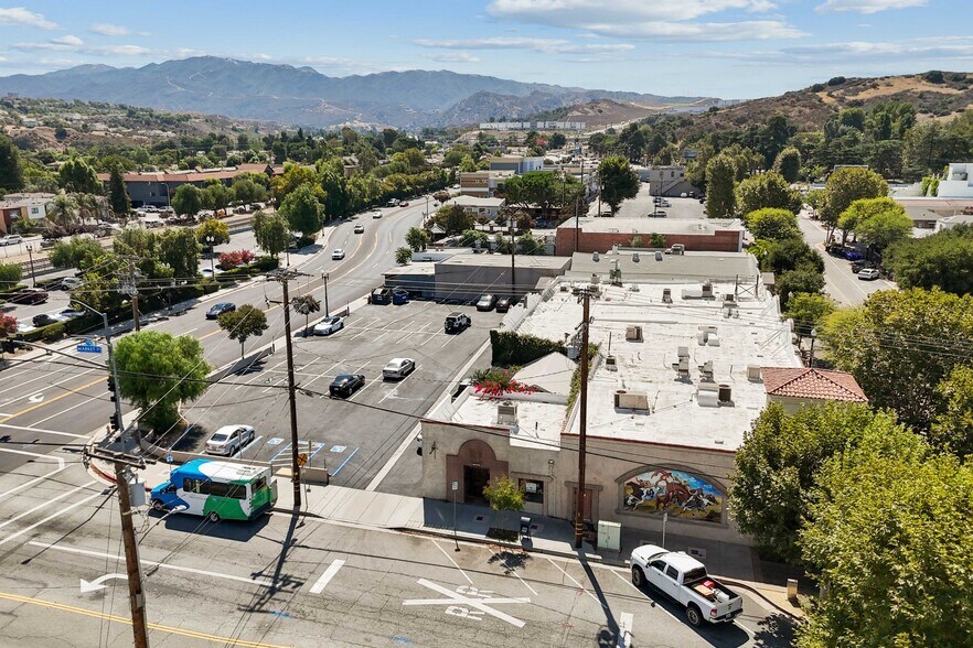 More Photos Of 22508 Market St, Santa Clarita Storefront Retail Office For Lease