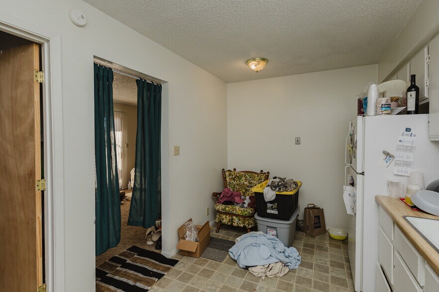 More Photos Of 401 E Avenue A, Hutchinson Apartments For Sale