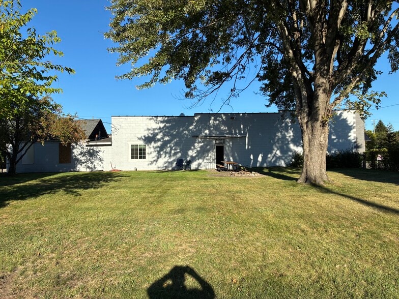 More Photos Of 10118 Eagle St, Dearborn Industrial For Sale