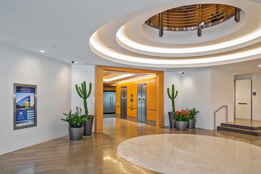 More Photos Of 16260 N 71st St, Scottsdale Office For Lease