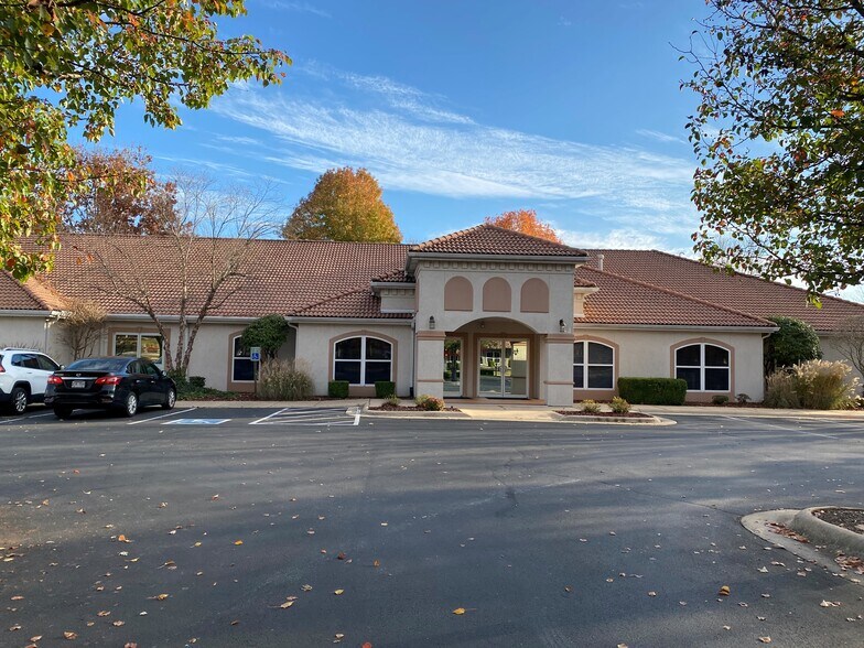More Photos Of 5212 Village Pky, Rogers Unknown For Lease