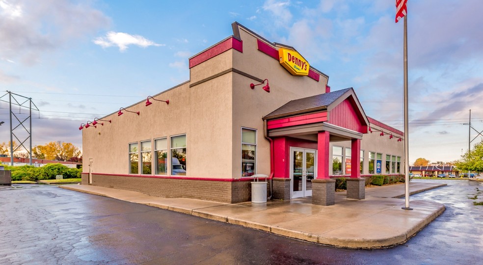 Primary Photo Of 6887 E Front St, Kansas City Fast Food For Sale