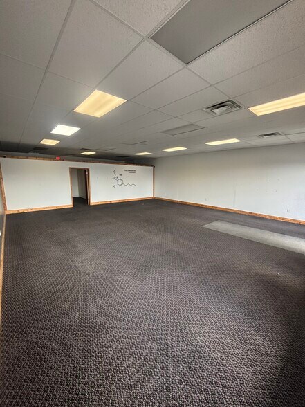 More Photos Of 130 Gateway Dr NE, East Grand Forks General Retail For Lease