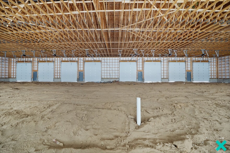 More Photos Of 923 Barnum SW st, Wyoming Flex For Lease