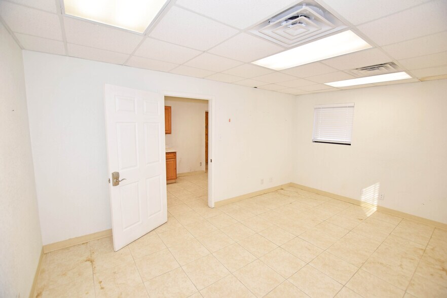 More Photos Of 305 E 57th St, Odessa Warehouse For Sale