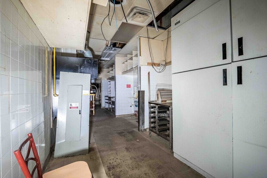 More Photos Of 1181 Notre Dame Av, Sudbury Restaurant For Lease