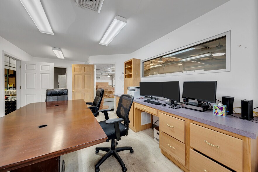 More Photos Of 25 Woodbury Hwy, Manchester Freestanding For Lease