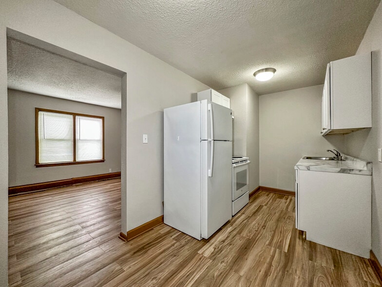 More Photos Of 2519 Clarkson Ave, Des Moines Apartments For Sale